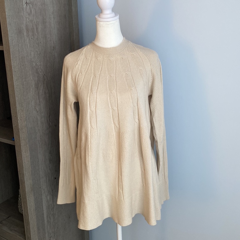 NWT Evolution by Cyrus brand Hollie Cable Knit Swing Body Pullover. Size XL.